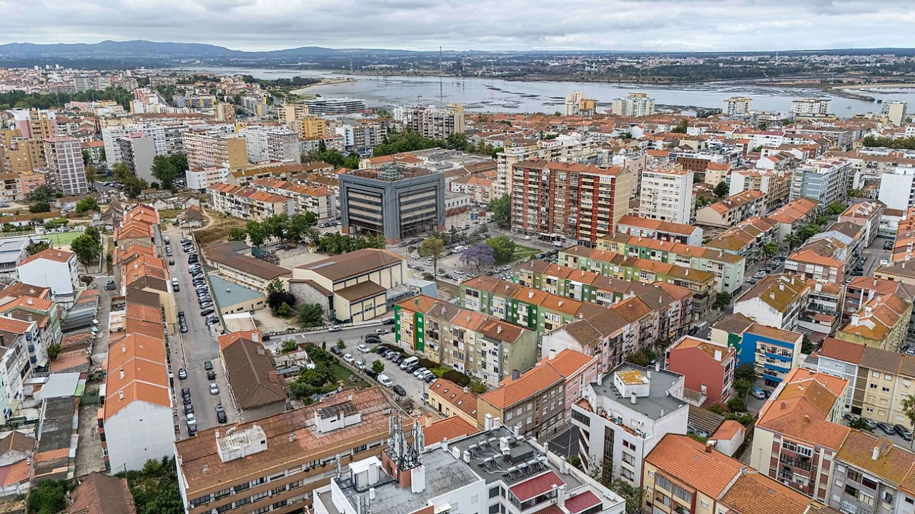 Moradia T2 para Venda em Alto do Seixalinho, Santo André e Verderena Foto 2