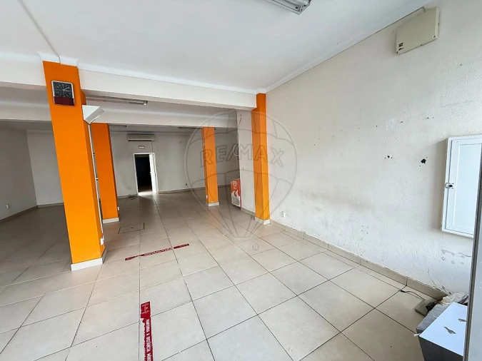Loja para Arrendamento em Alcains Foto 5