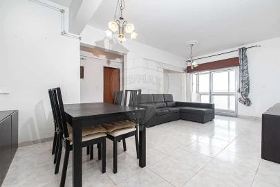 Apartamento T2 para Venda em Massamá e Monte Abraão