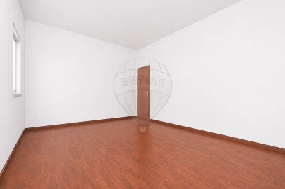 Apartamento T2 para Venda em Massamá e Monte Abraão