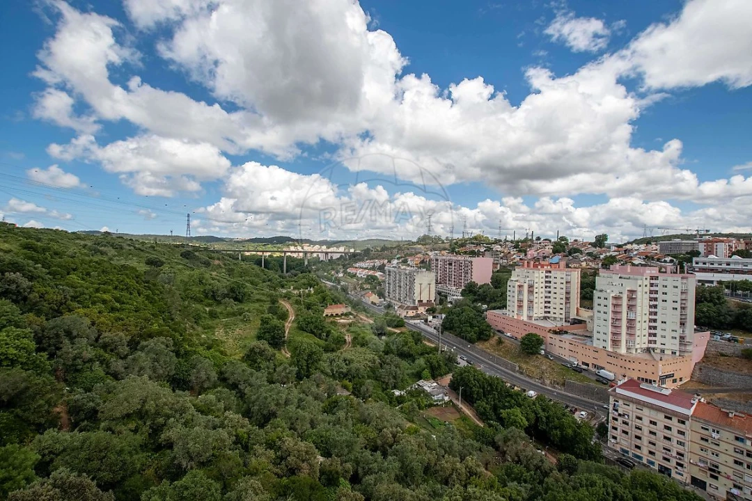 Apartamento T2 para Venda em Massamá e Monte Abraão Foto 17