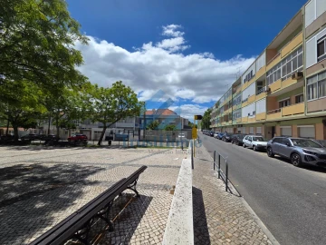 Apartamento T3 para Venda em Laranjeiro e Feijó