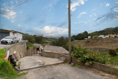 Moradia T4 para Venda em Ramada e Caneças