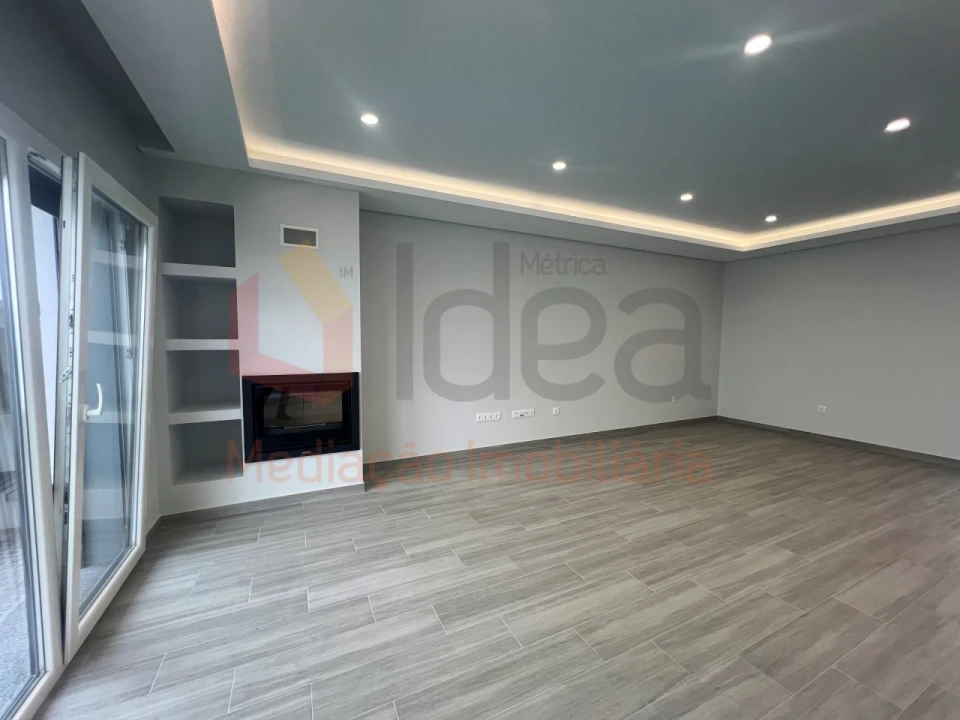 Moradia T4 para Venda em Fernao Ferro Foto 13