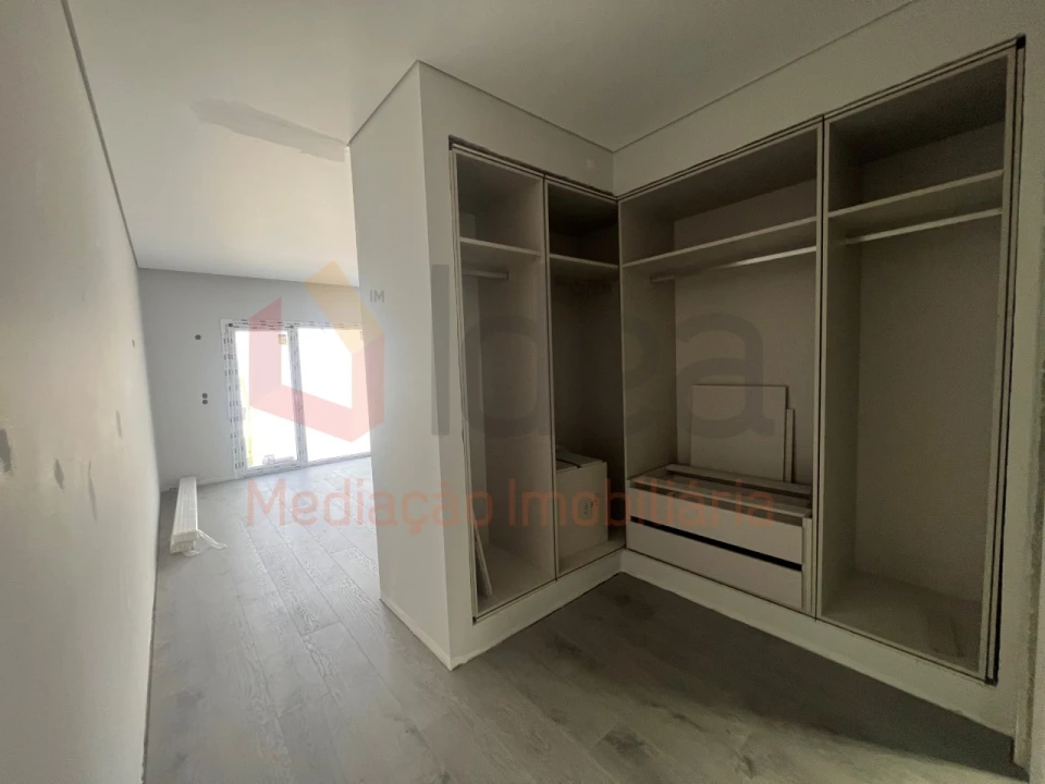 Moradia T4 para Venda em Fernao Ferro Foto 27