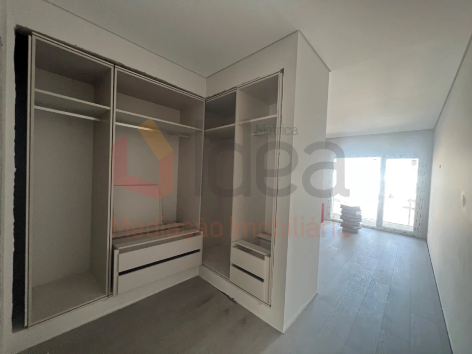 Moradia T4 para Venda em Fernao Ferro Foto 31