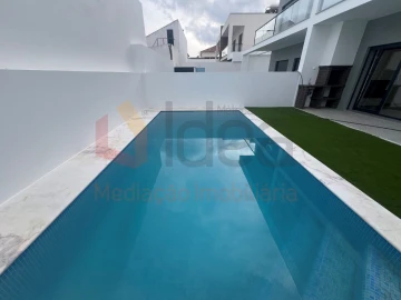 Moradia T4 para Venda em Fernao Ferro