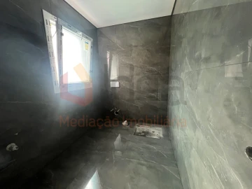 Moradia T4 para Venda em Fernao Ferro
