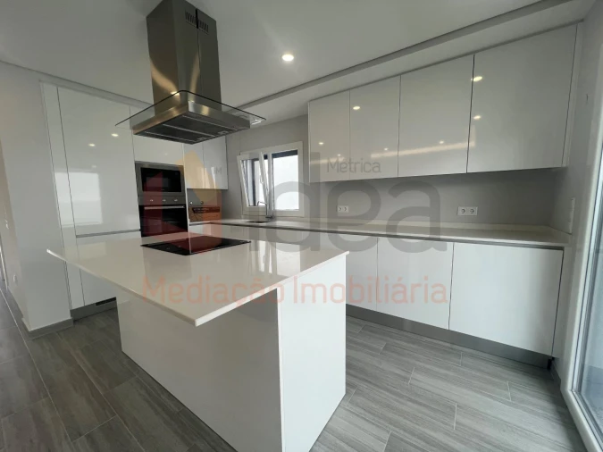 Moradia T4 para Venda em Fernao Ferro Foto 11