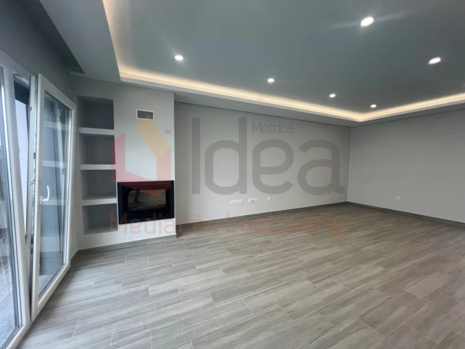 Moradia T4 para Venda em Fernao Ferro Foto 13