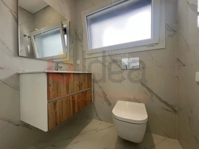 Moradia T4 para Venda em Fernao Ferro Foto 24