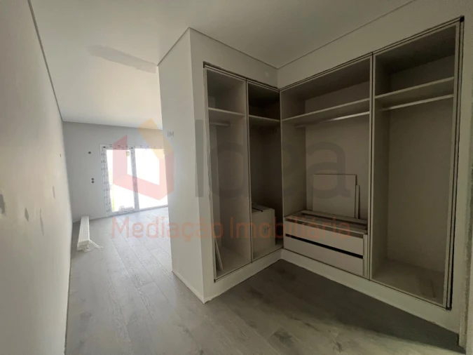 Moradia T4 para Venda em Fernao Ferro Foto 27
