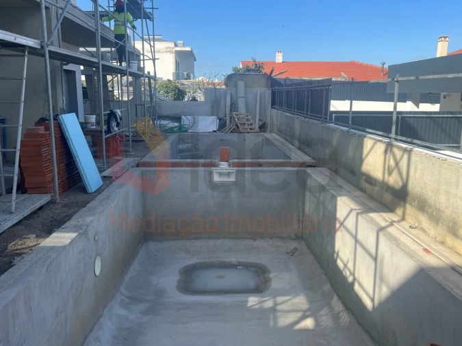 Moradia T4 para Venda em Fernao Ferro Foto 36