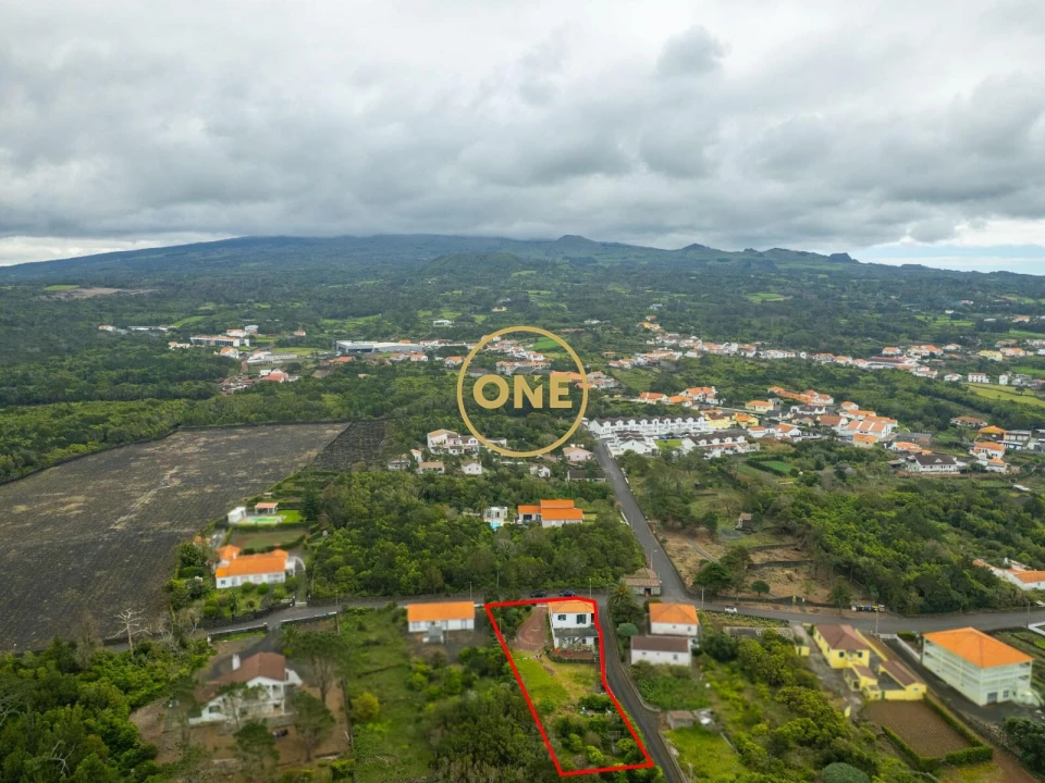 Moradia T4 para Venda em Madalena Foto 4