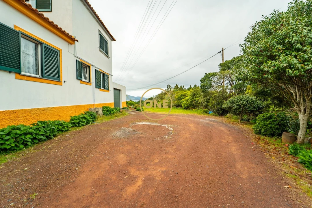 Moradia T4 para Venda em Madalena Foto 6
