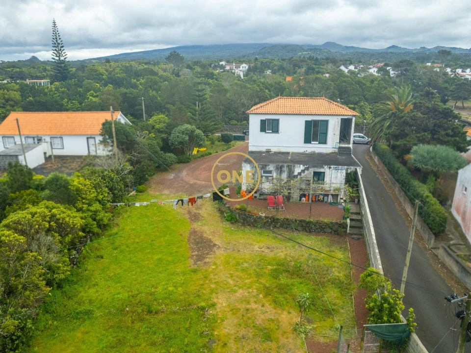 Moradia T4 para Venda em Madalena Foto 3