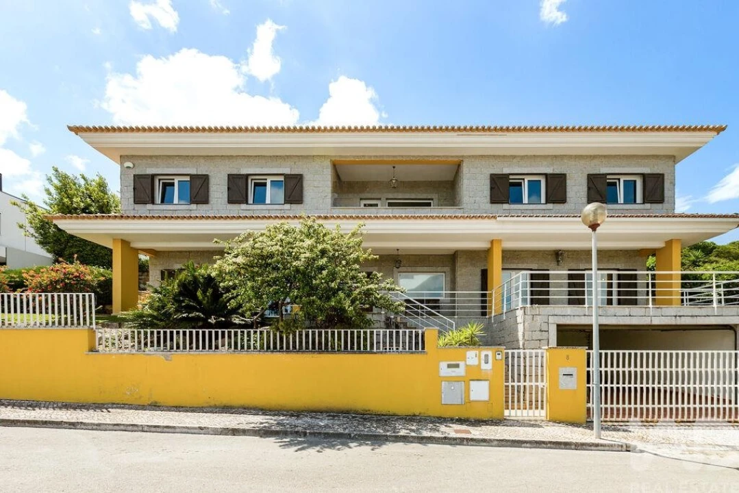 Moradia T5 para Venda em Barcarena Foto 1