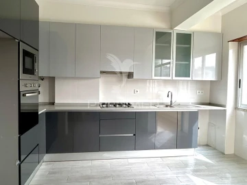 Apartamento T3 para Venda em Laranjeiro e Feijó