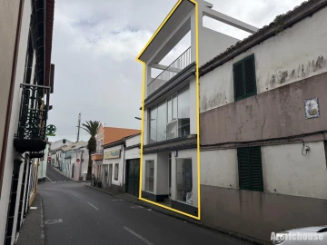 Prédio para Arrendamento em Rabo de Peixe