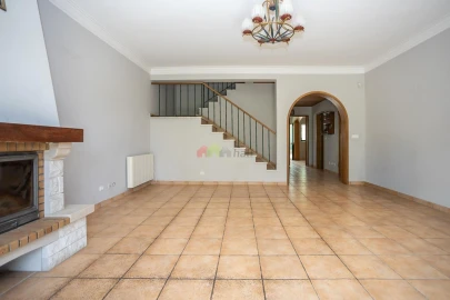 Moradia T4 para Venda em Santo Antonio da Charneca