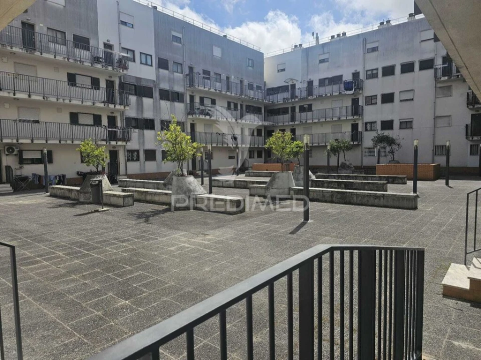 Apartamento T2 para Venda em Santa Clara Foto 1