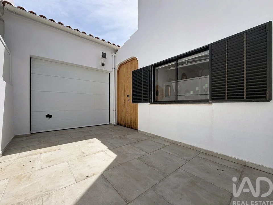 Moradia T4 para Venda em Quelfes Foto 3