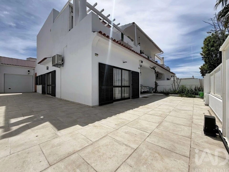 Moradia T4 para Venda em Quelfes Foto 5