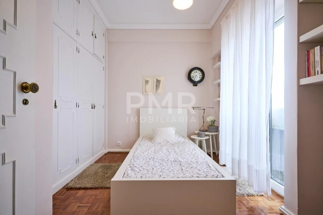 Apartamento T5 para Venda em Alvalade Foto 14