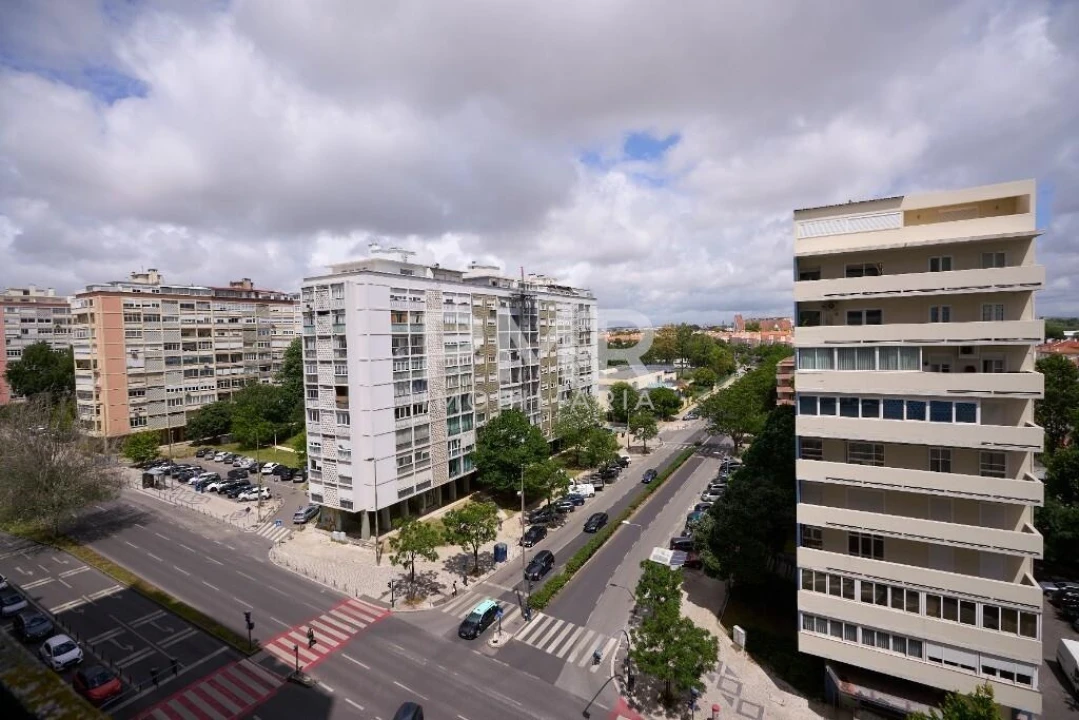 Apartamento T5 para Venda em Alvalade Foto 29