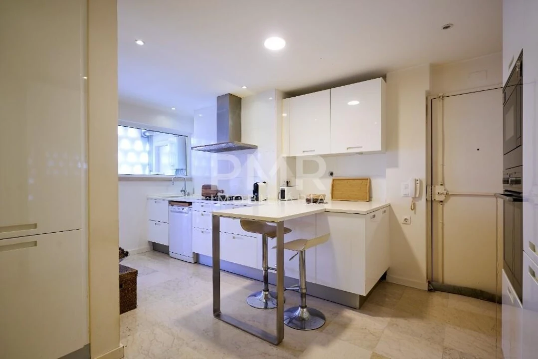 Apartamento T5 para Venda em Alvalade Foto 21