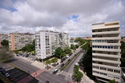 Apartamento T5 para Venda em Alvalade
