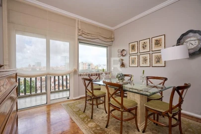 Apartamento T5 para Venda em Alvalade
