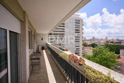 Apartamento T5 para Venda em Alvalade