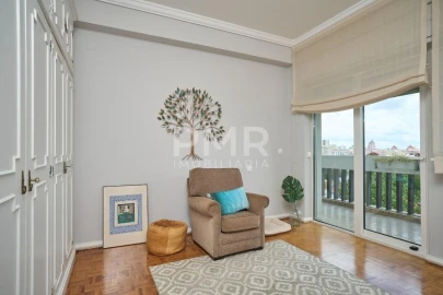 Apartamento T5 para Venda em Alvalade