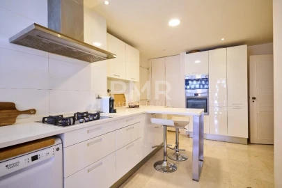 Apartamento T5 para Venda em Alvalade