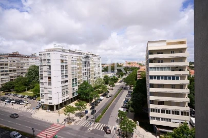 Apartamento T5 para Venda em Alvalade