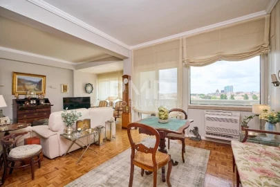 Apartamento T5 para Venda em Alvalade
