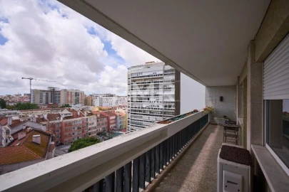 Apartamento T5 para Venda em Alvalade