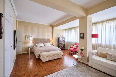 Apartamento T5 para Venda em Alvalade