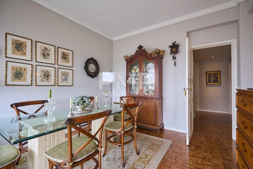 Apartamento T5 para Venda em Alvalade Foto 5