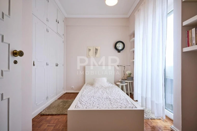 Apartamento T5 para Venda em Alvalade Foto 14