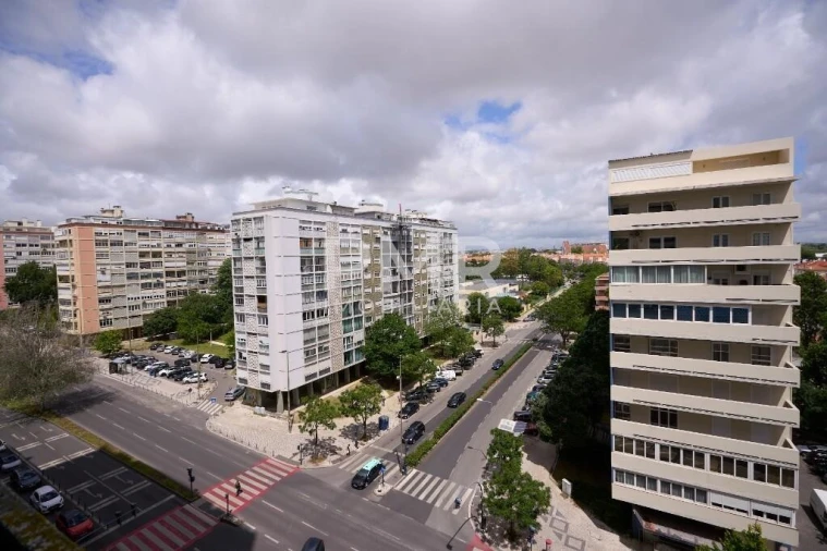 Apartamento T5 para Venda em Alvalade Foto 29