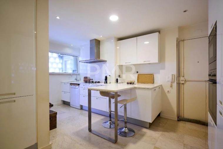 Apartamento T5 para Venda em Alvalade Foto 21