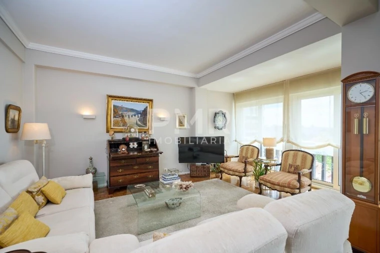 Apartamento T5 para Venda em Alvalade Foto 2