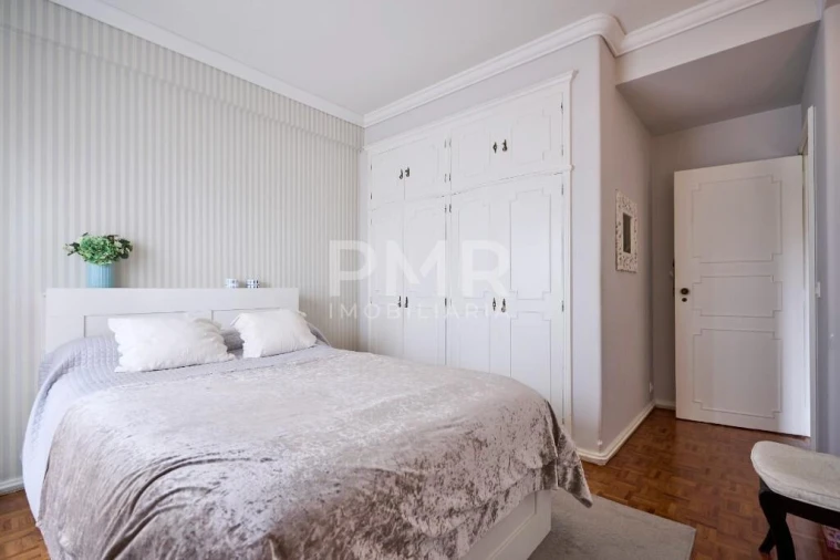 Apartamento T5 para Venda em Alvalade Foto 23