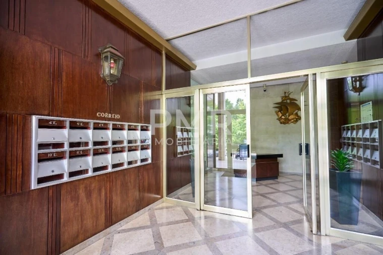 Apartamento T5 para Venda em Alvalade Foto 26
