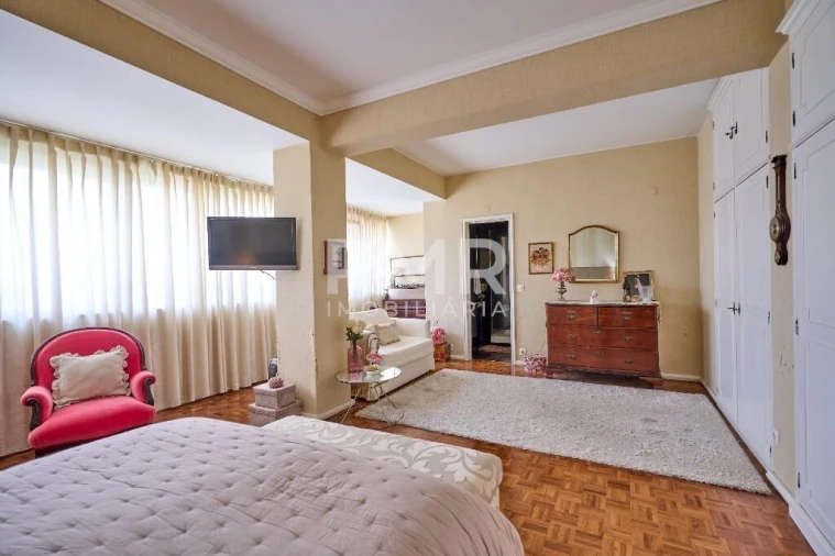 Apartamento T5 para Venda em Alvalade Foto 10