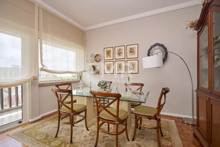 Apartamento T5 para Venda em Alvalade Foto 20