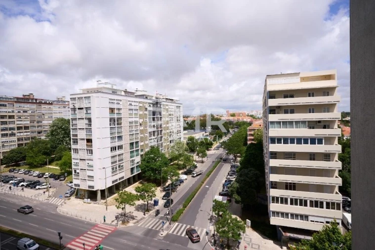 Apartamento T5 para Venda em Alvalade Foto 18