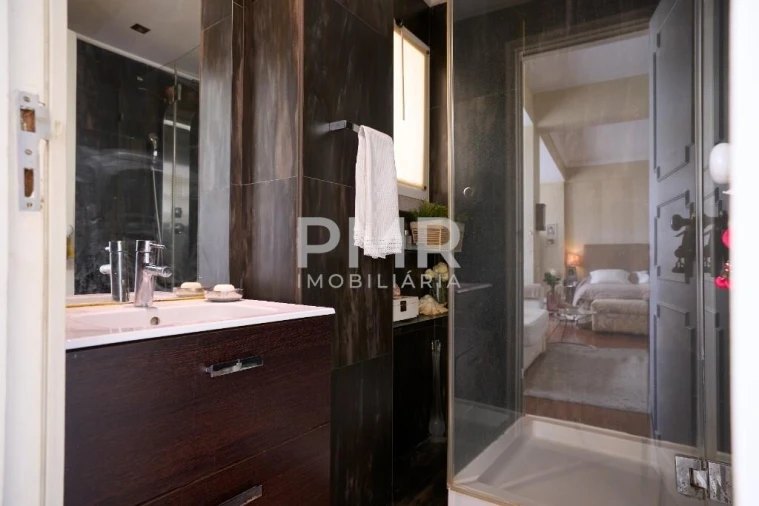 Apartamento T5 para Venda em Alvalade Foto 11